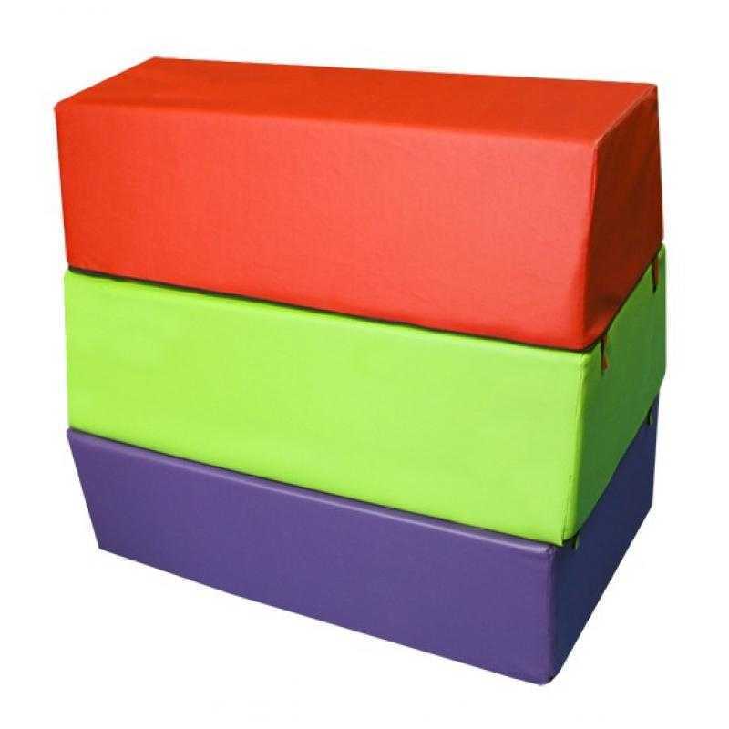 Plinton desmontable piramidal de espuma -tres piezas- 100 x 60 x 90 cm