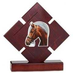 Trofeo de madera con aplique