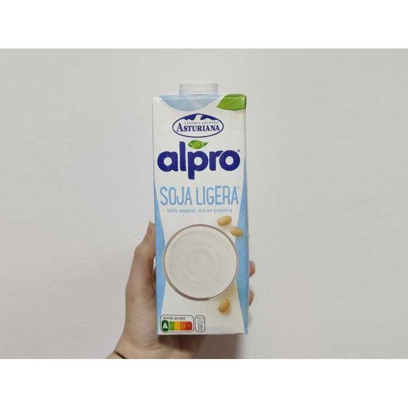 Bebida de soja alpro ligera 100% vegetal rica en proteina con calcio y vitaminas brik de 1 litro