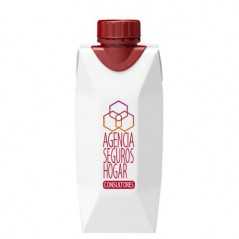 Brick de agua blanco personalizado 33 cl. marcaje en cuatricomía en área frontal. tapón rojo
