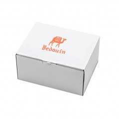 Caja personalizada de cartón blanca. 20x15,5x10cm. 1 color, 1 cara